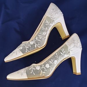 Exclusive Lord and Taylor Lavender Lace Pumps